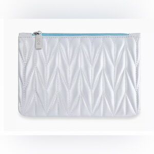 💙 4/$20 Silver Ipsy Cosmetics Bag